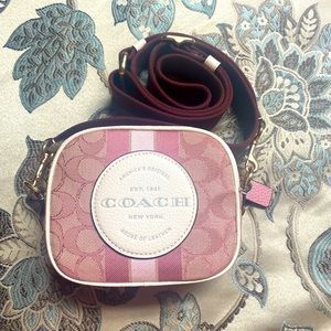 Signature Strap Heart Dempsey Camera